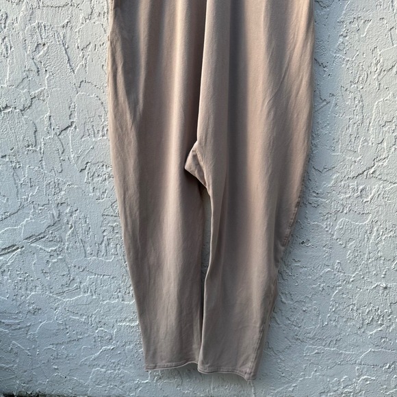 FP Movement Hot Shot Jumpsuit Romper XS Pocket Yoga Lounge Relaxed Boho Neutral - Picture 7 of 8